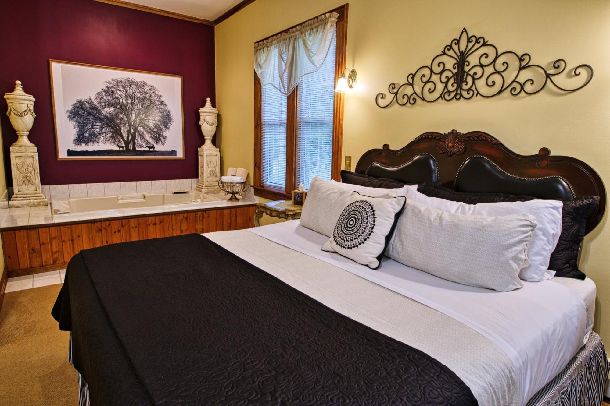 Rockwell Falls Inn And Wine Bar Lake Luzerne Екстериор снимка