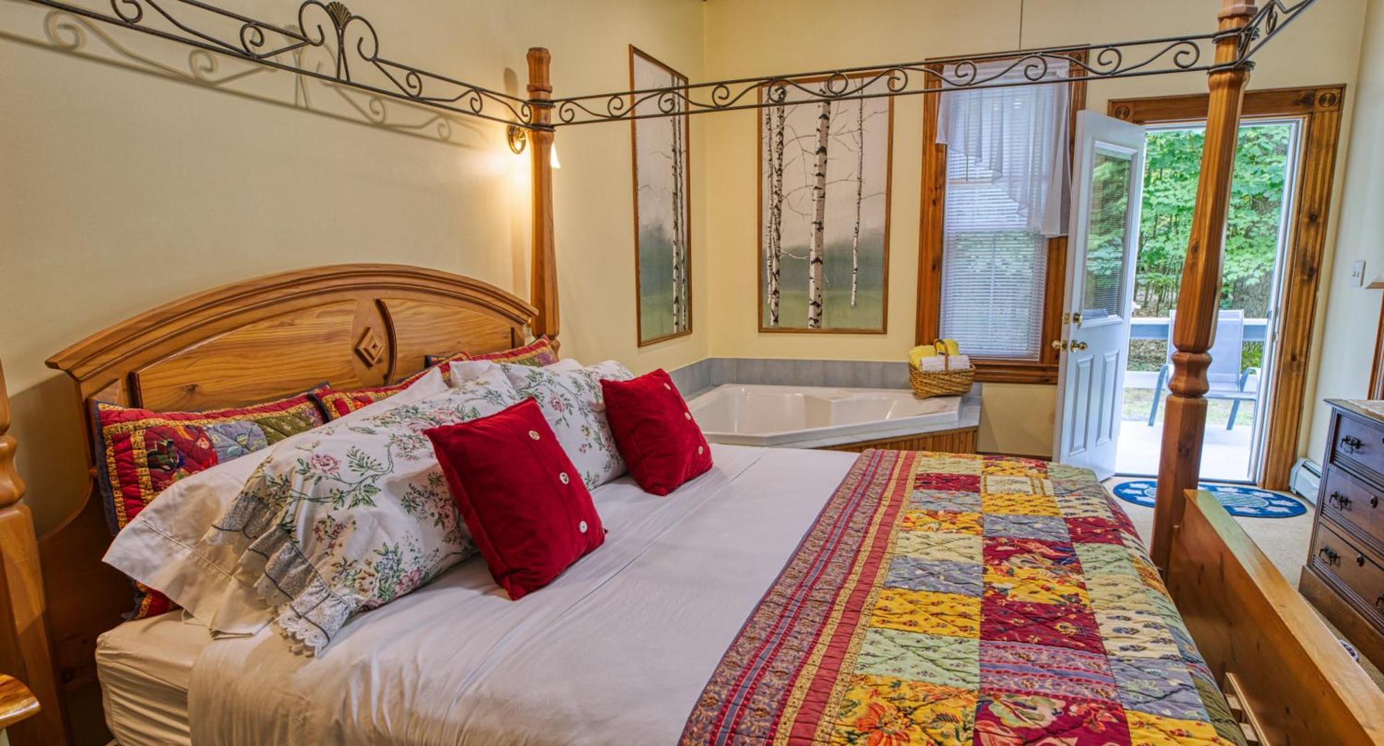 Rockwell Falls Inn And Wine Bar Lake Luzerne Стая снимка
