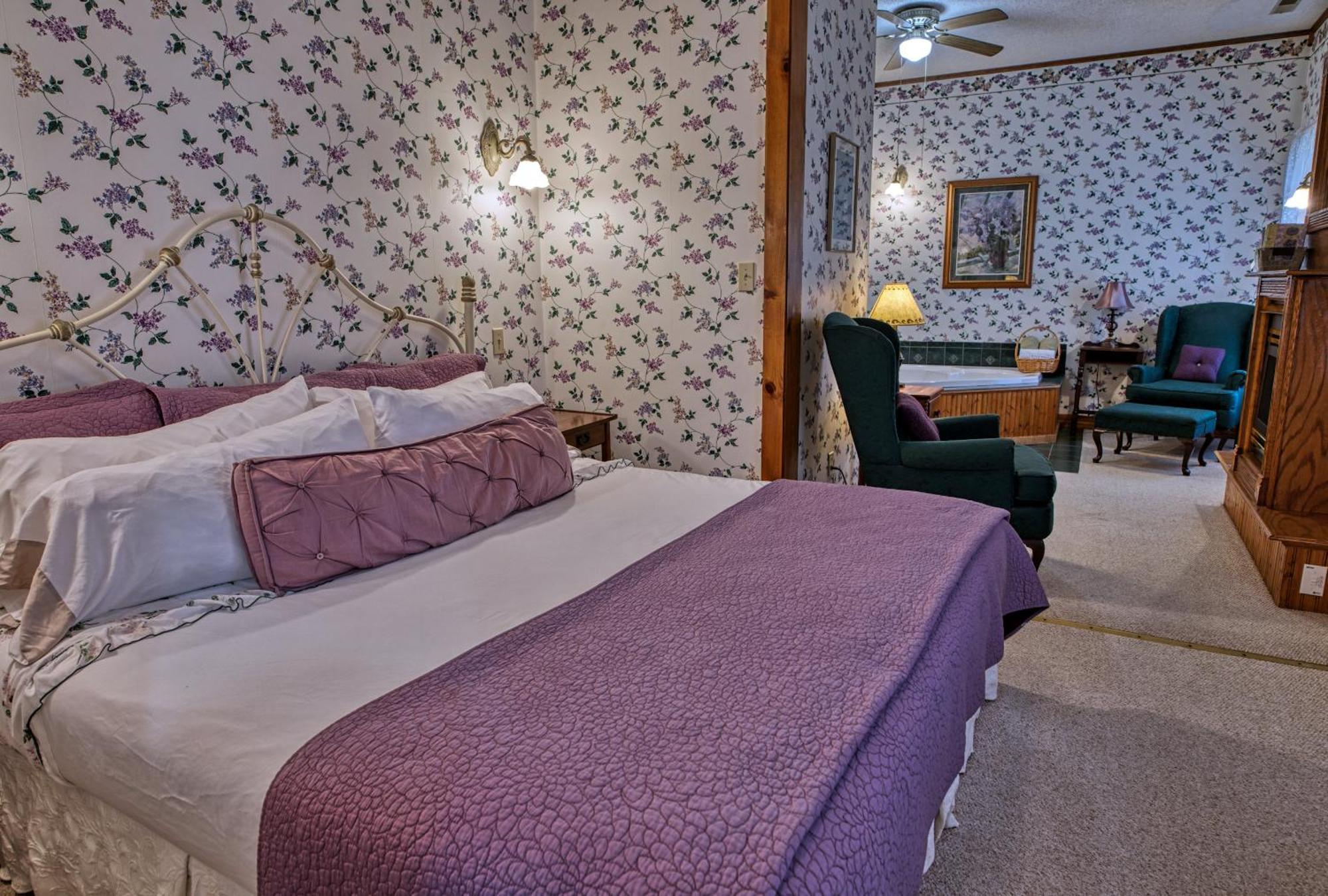 Rockwell Falls Inn And Wine Bar Lake Luzerne Стая снимка