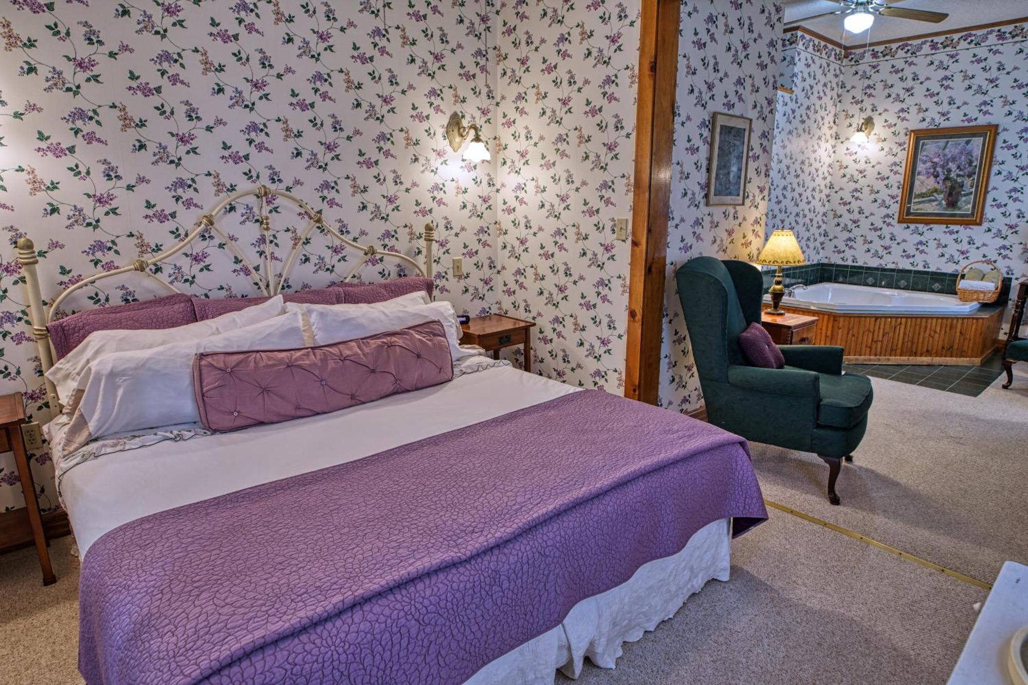 Rockwell Falls Inn And Wine Bar Lake Luzerne Стая снимка