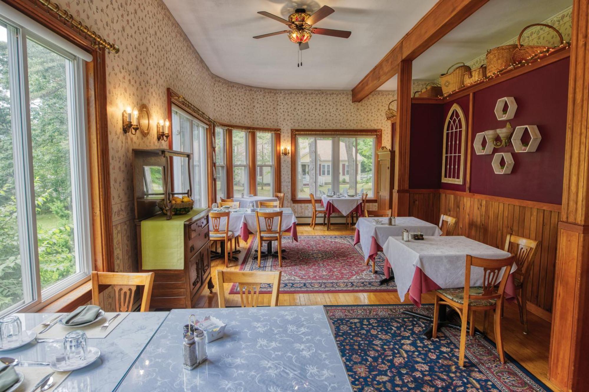 Rockwell Falls Inn And Wine Bar Lake Luzerne Екстериор снимка