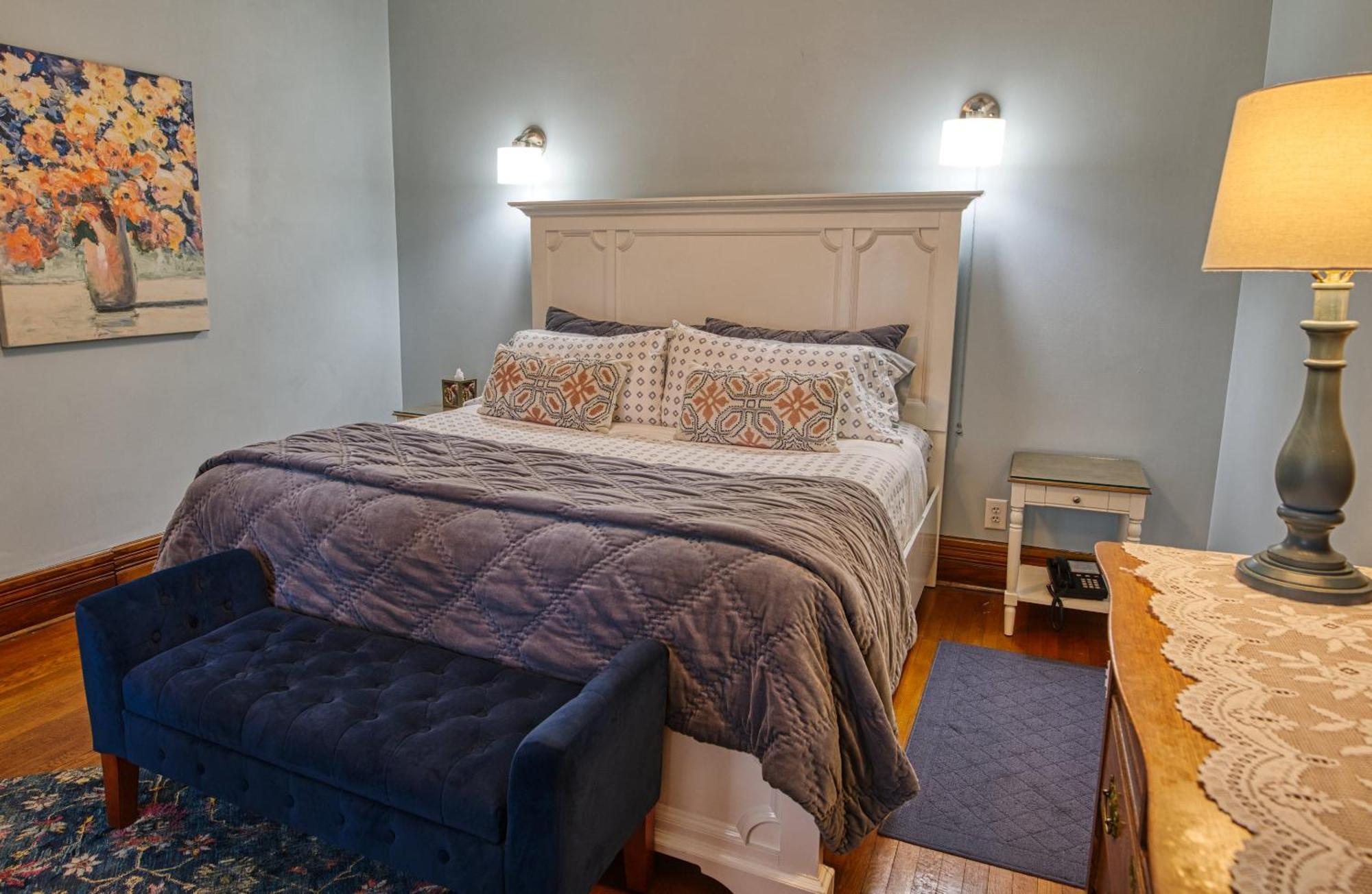 Rockwell Falls Inn And Wine Bar Lake Luzerne Стая снимка