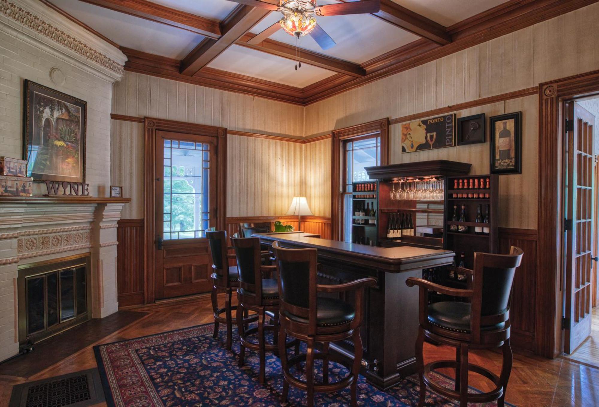 Rockwell Falls Inn And Wine Bar Lake Luzerne Екстериор снимка