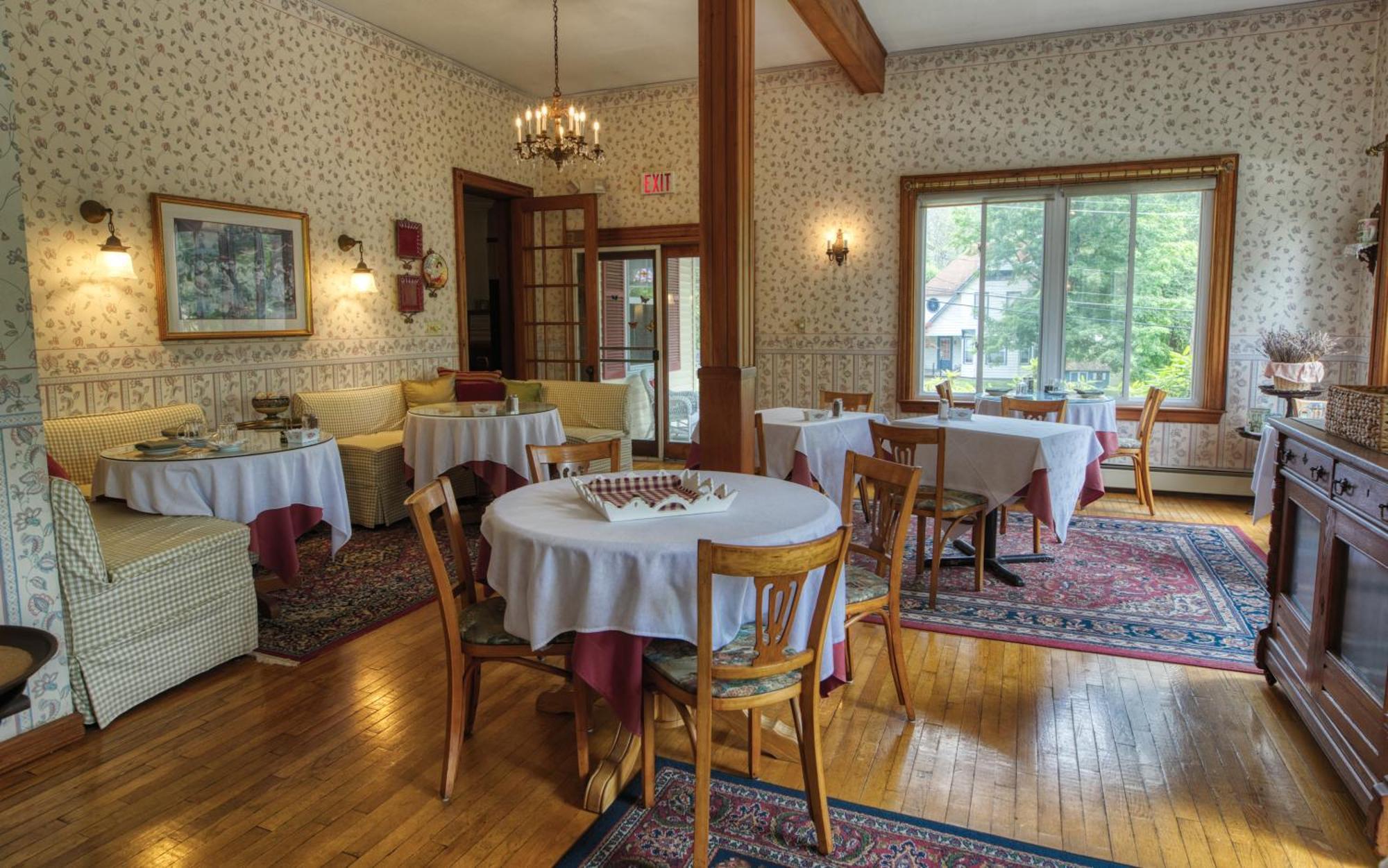 Rockwell Falls Inn And Wine Bar Lake Luzerne Екстериор снимка