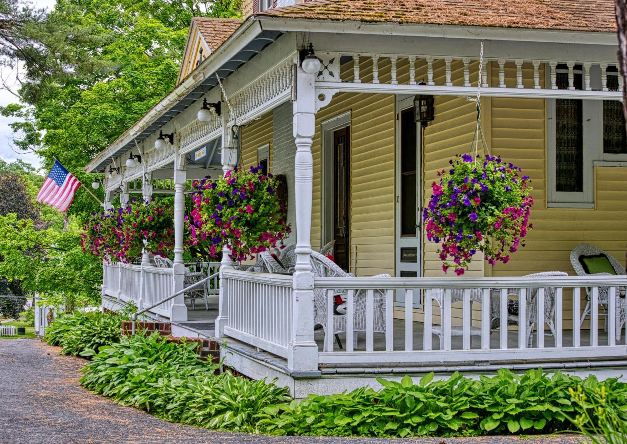 Rockwell Falls Inn And Wine Bar Lake Luzerne Екстериор снимка
